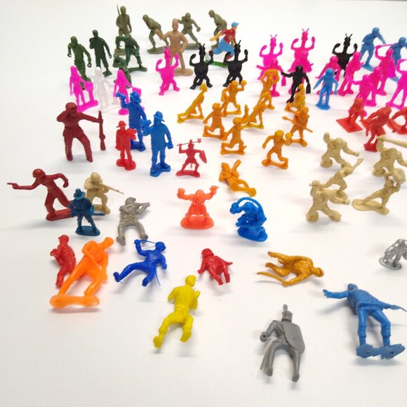 Toy Figurines Vintage Astronauts, Divers, People, Fantasy Mixed Approx 125 pcs - Picture 12 of 14